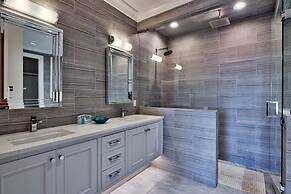 Big House by the Sea 8 Bedroom Holiday Home by Five Star Properties