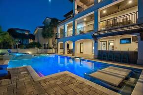 Big House by the Sea 8 Bedroom Holiday Home by Five Star Properties