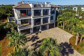 Big House by the Sea 8 Bedroom Holiday Home by Five Star Properties