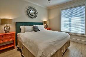 Big House by the Sea 8 Bedroom Holiday Home by Five Star Properties