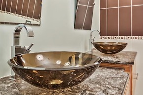 Bord du Mer 6 Bedroom Holiday Home by Five Star Properties