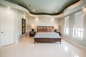 Bord du Mer 6 Bedroom Holiday Home by Five Star Properties