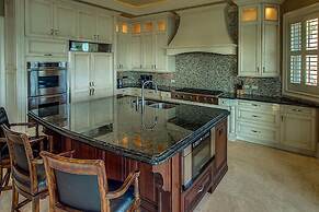 Capitano 7 Bedroom Holiday Home by Five Star Properties