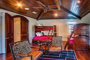 Capitano 7 Bedroom Holiday Home by Five Star Properties