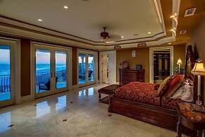 Capitano 7 Bedroom Holiday Home by Five Star Properties