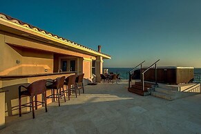Capitano 7 Bedroom Holiday Home by Five Star Properties