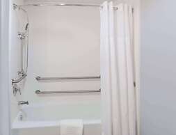 Days Inn & Suites by Wyndham Houston NW Cypress