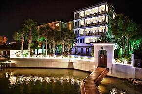 OLYMPIA CORAL SUITE 3 Bedroom Holiday Home by Five Star Properties