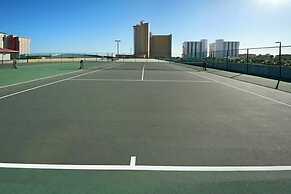 PELICAN BEACH 1216 2 Bedroom Holiday Home by Five Star Properties