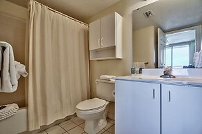 PELICAN BEACH 1216 2 Bedroom Holiday Home by Five Star Properties