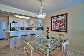 PELICAN BEACH 1216 2 Bedroom Holiday Home by Five Star Properties