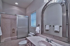 Serenity 4 Bedroom Holiday Home by Five Star Properties