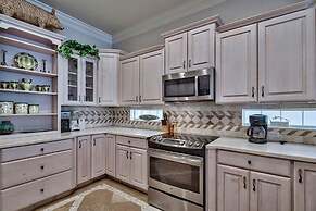 Serenity 4 Bedroom Holiday Home by Five Star Properties