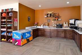 Scottish Inn & Suites