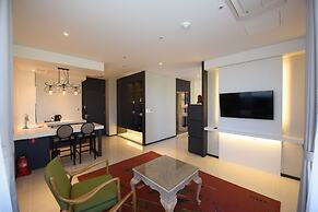 Geoje Art Nouveau Suite Hotel