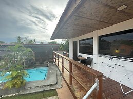 Parrot Resort Moalboal