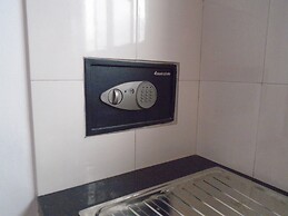 Parrot Resort Moalboal