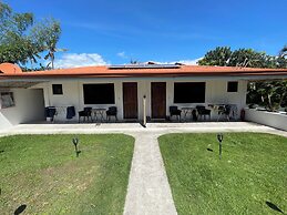 Parrot Resort Moalboal