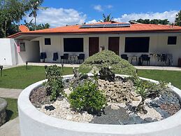 Parrot Resort Moalboal