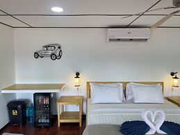 Parrot Resort Moalboal