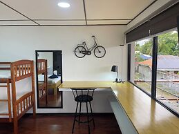 Parrot Resort Moalboal