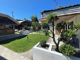 Parrot Resort Moalboal