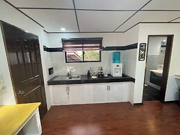 Parrot Resort Moalboal