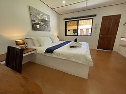 Parrot Resort Moalboal