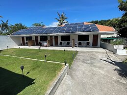 Parrot Resort Moalboal