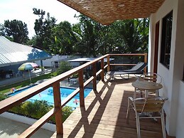 Parrot Resort Moalboal