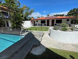 Parrot Resort Moalboal