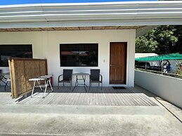 Parrot Resort Moalboal