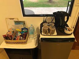 Parrot Resort Moalboal