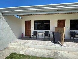 Parrot Resort Moalboal