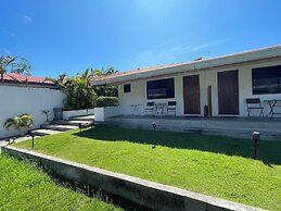 Parrot Resort Moalboal