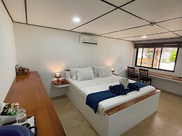 Parrot Resort Moalboal