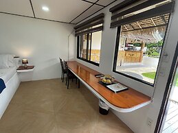 Parrot Resort Moalboal