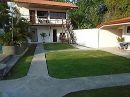 Parrot Resort Moalboal