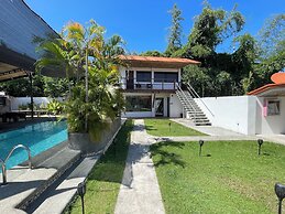 Parrot Resort Moalboal