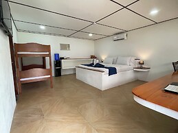 Parrot Resort Moalboal