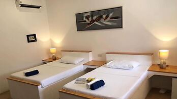 Parrot Resort Moalboal