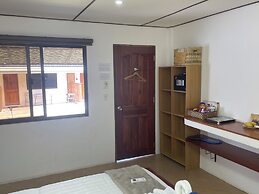 Parrot Resort Moalboal