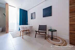 Cumeja - Beach Club & Hotel