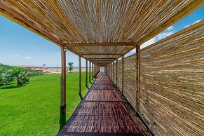 Cumeja - Beach Club & Hotel