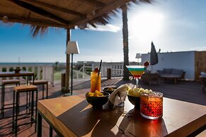 Cumeja - Beach Club & Hotel