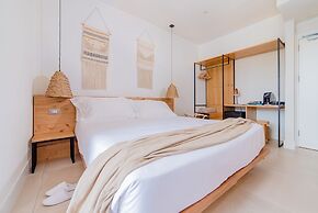 Cumeja - Beach Club & Hotel