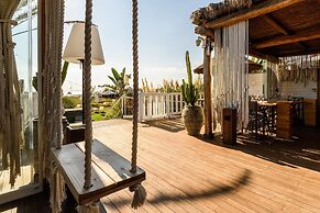 Cumeja - Beach Club & Hotel