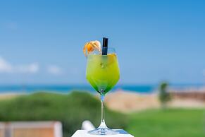 Cumeja - Beach Club & Hotel