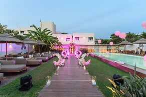 Cumeja - Beach Club & Hotel