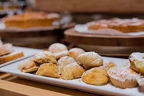 Cumeja - Beach Club & Hotel